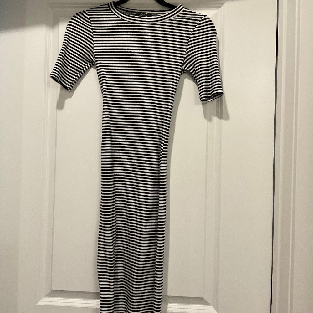 Vici Black and white striped midi ribbed shirt dress